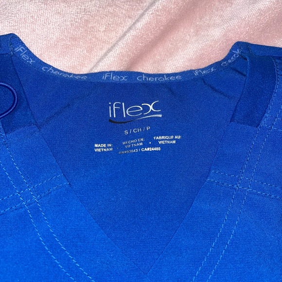 🔹Barely worn scrub set in Blue 🔹 - Picture 3 of 4